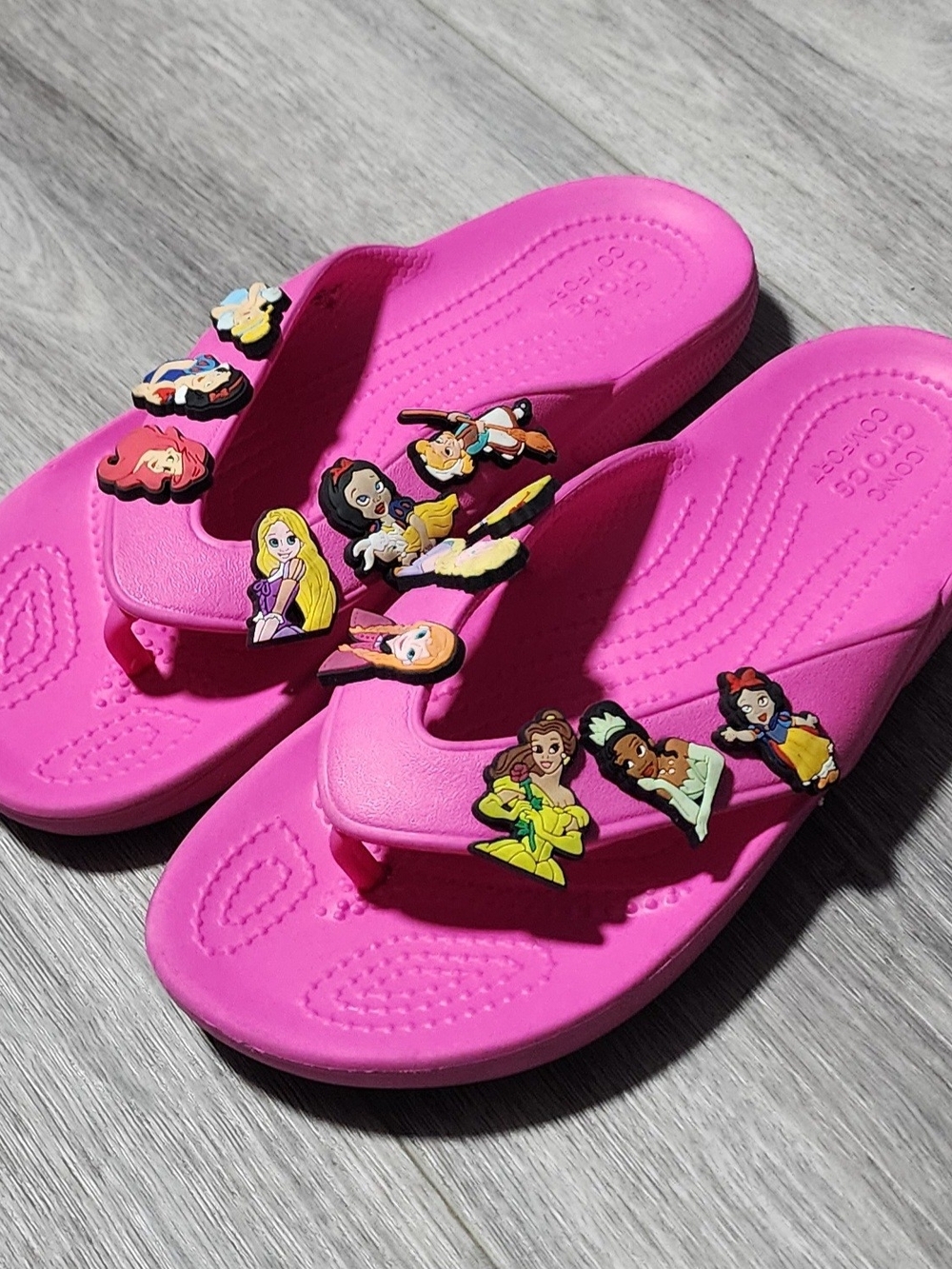 Crocs Classic Pink Flip Flop Sandals W/ Disney Princesses Jibbitz Womens Size 6